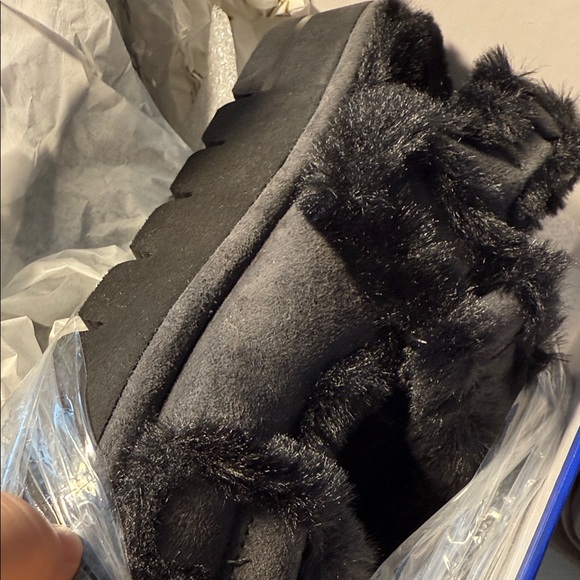 Stuart Weitzman Zoe Lift Chill Furry Sandals Black NEW IN BOX - Picture 11 of 14